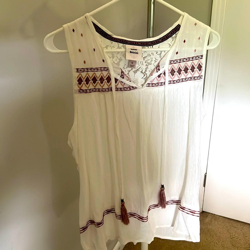 White and maroon Knox Rose sleeveless top